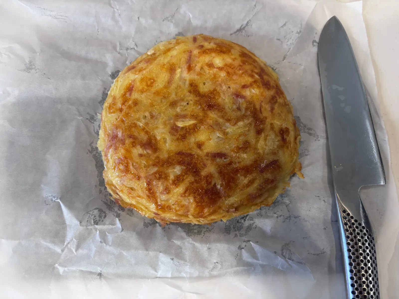 完成したじゃがいものガレット（こんがり焼き色）