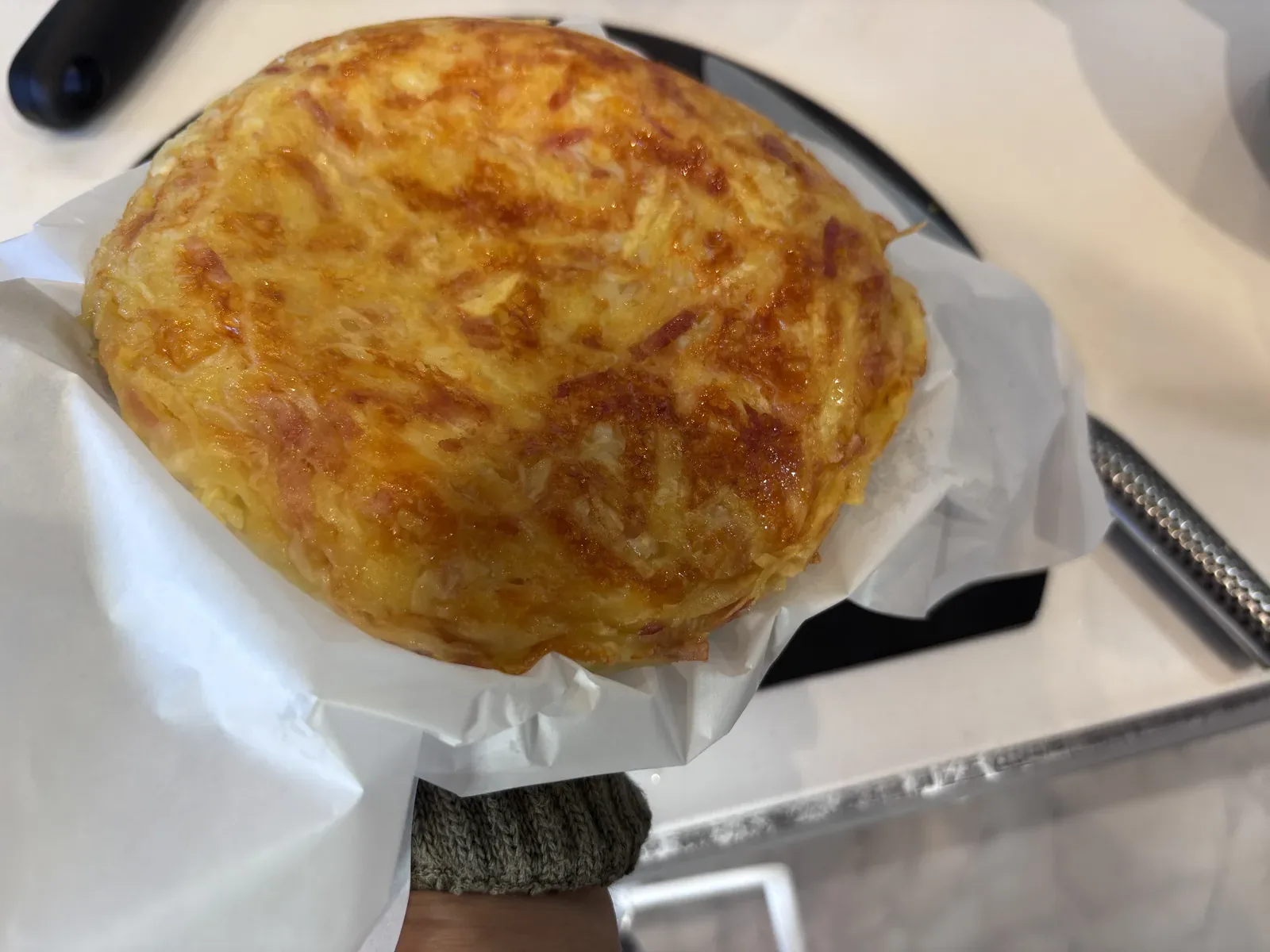 外周を剥がしてひっくり返し、ガレットを取り出したところ