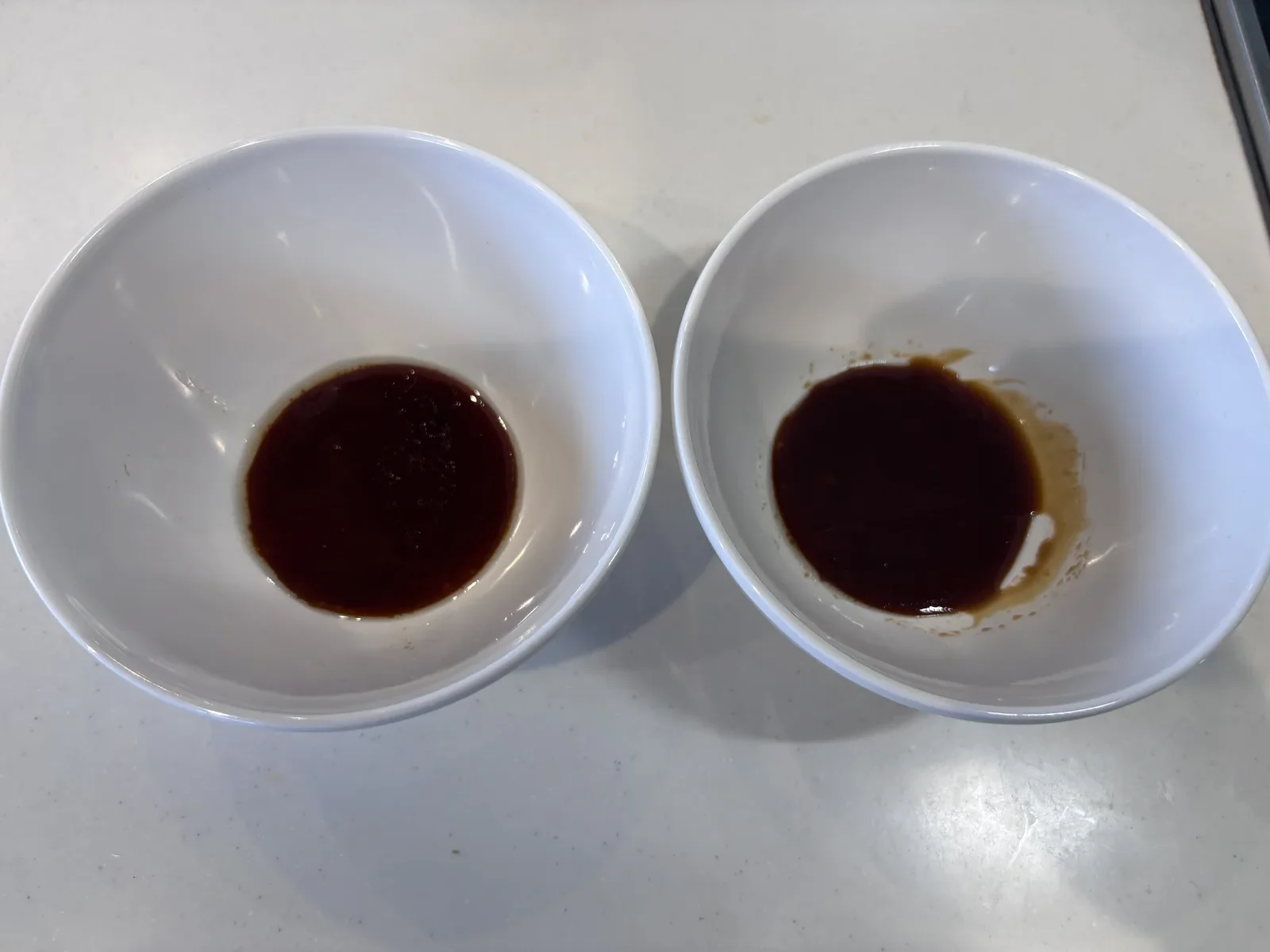 どんぶり2つに入れた付属のスープの素