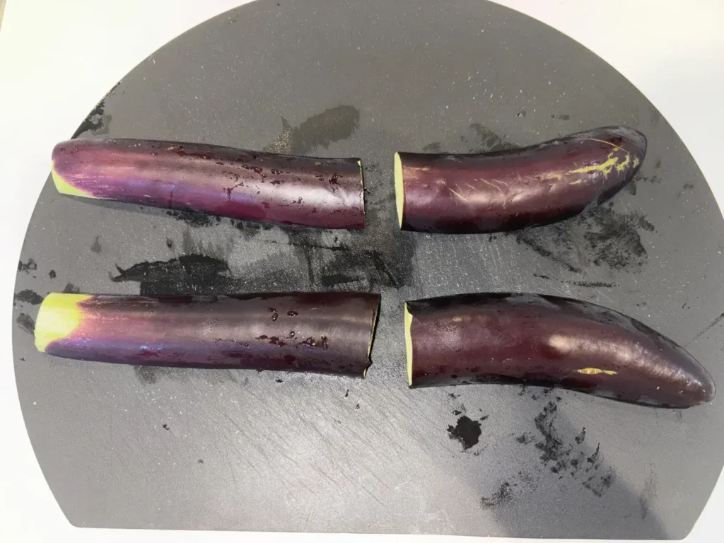 半分の長さに切って、縦に半分にしたところ