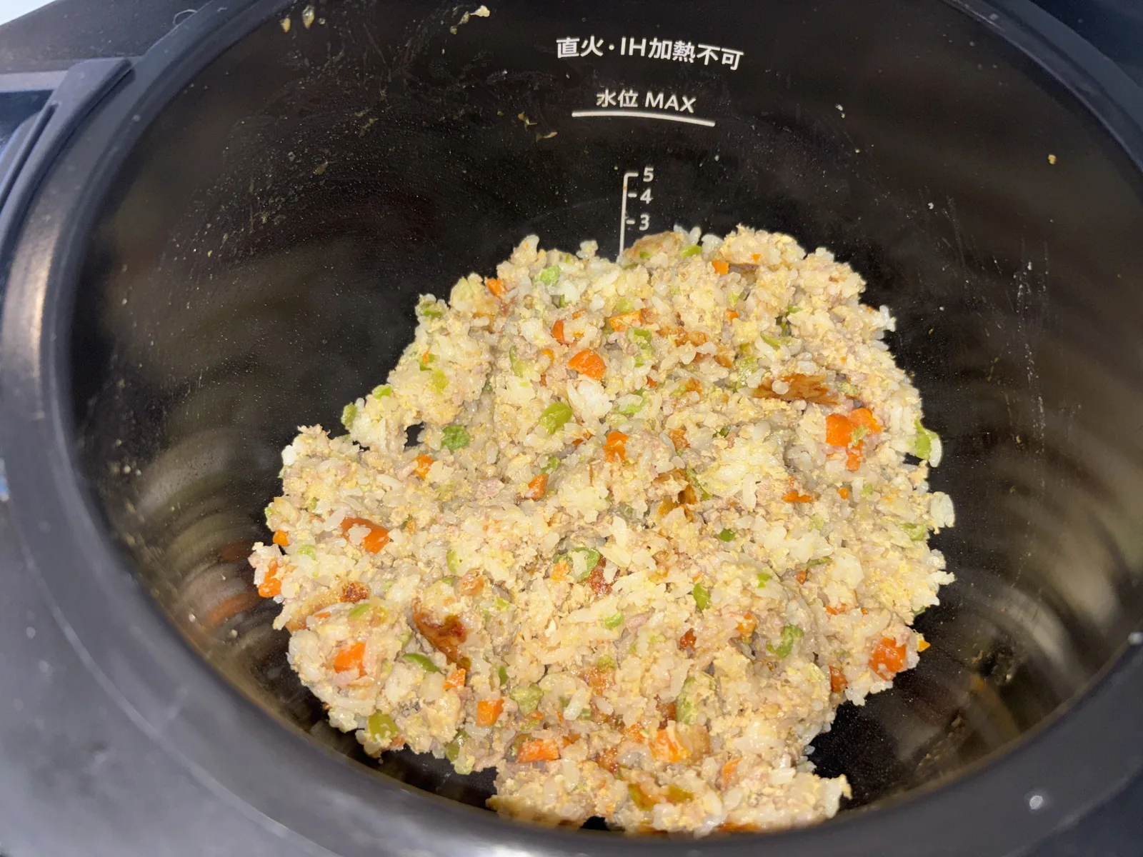 加熱後に全体を軽く混ぜ合わせたチャーハン