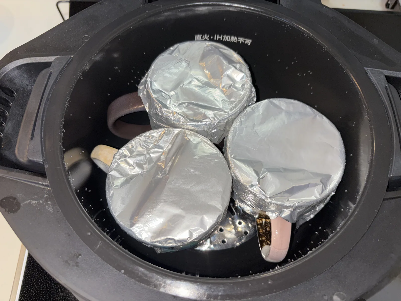 ホットクックの加熱後に茶碗蒸しの器を取り出す前の状態