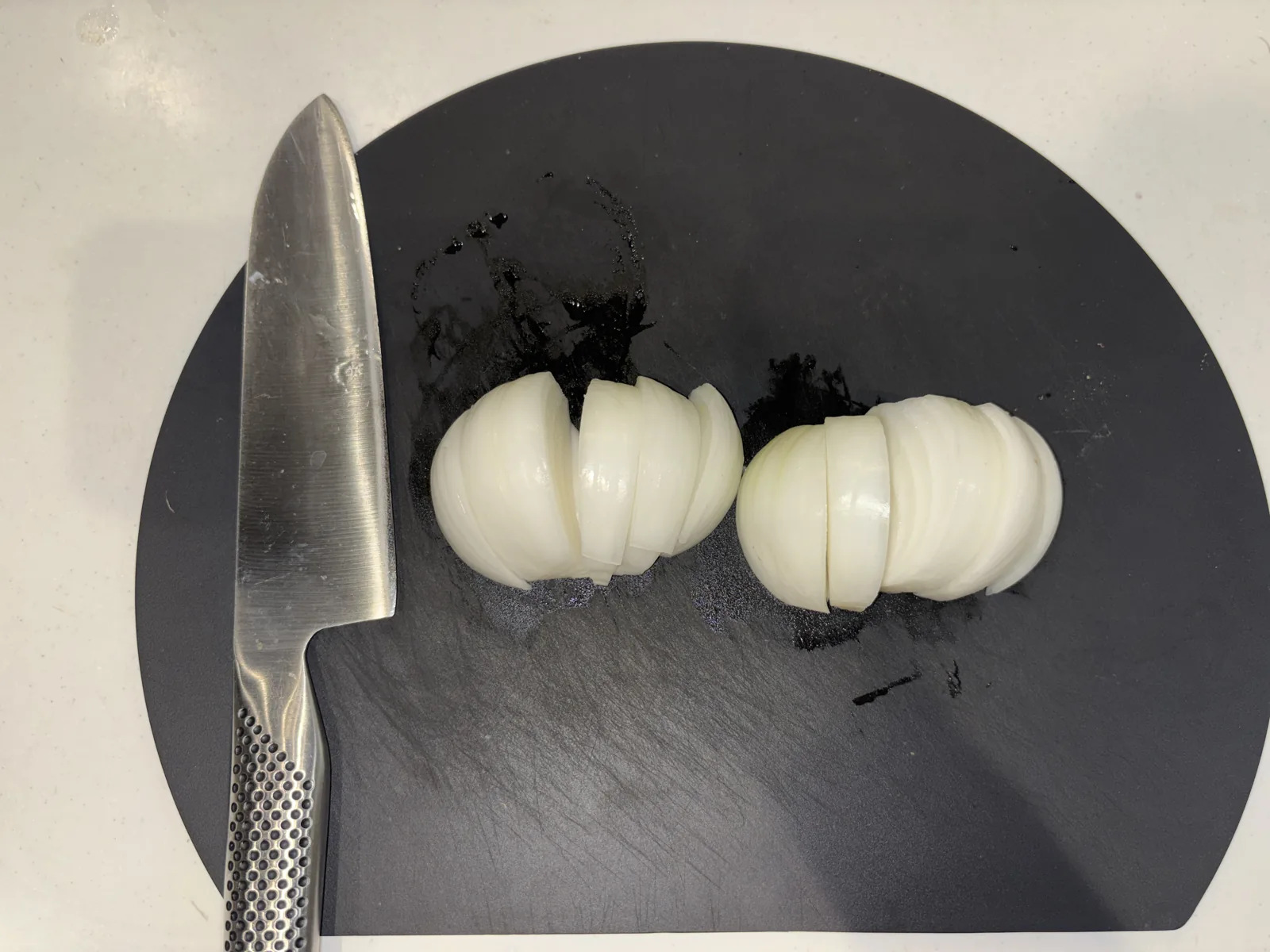 くし切りにした玉ねぎ